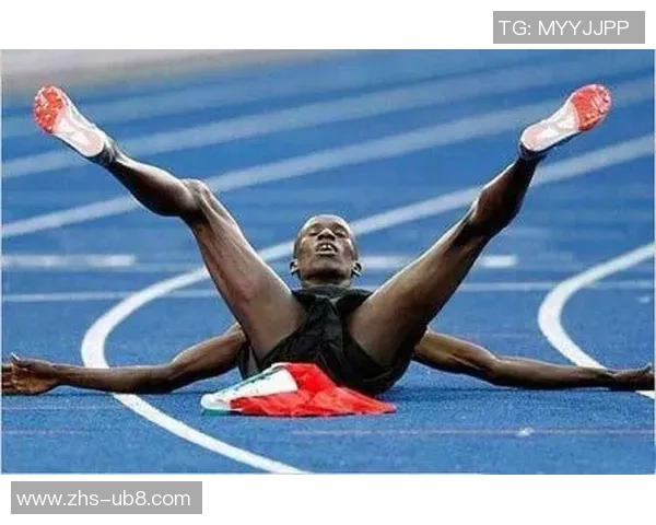 足球运动员在比赛中临时撒尿的尴尬瞬间与职业道德的碰撞分析